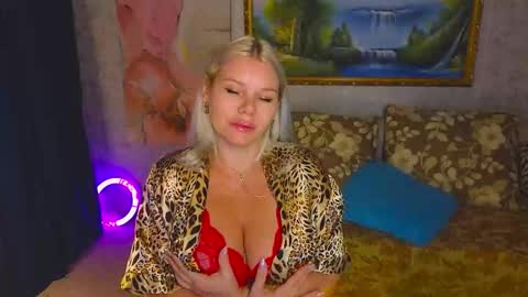 Snapshot of reasonforpassion_ chatting on September 13, 2025, 2:50 pm Im a little sick. Ill be back soon. online show from September 13, 2025, 2:50 pm