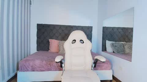 Snapshot of rebeca_cortez1 chatting on December 31, 2024, 3:34 am I invite you to my birthday on November 3th online show from December 31, 2024, 3:34 am