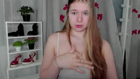 rebecca_____ online show from February 9, 2025, 6:26 pm