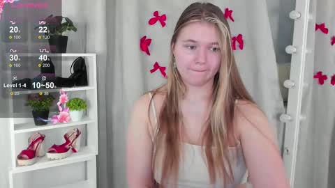 rebecca_____ online show from February 11, 2025, 9:35 pm