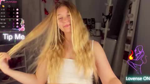 rebecca_____ online show from September 13, 2025, 1:38 am