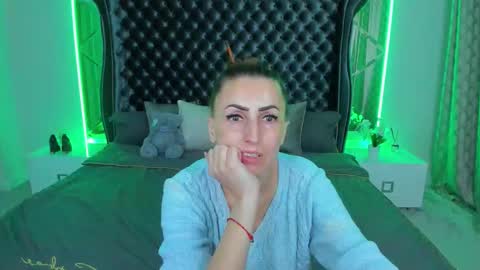 rebecca_diamonds online show from November 26, 2025, 6:14 am