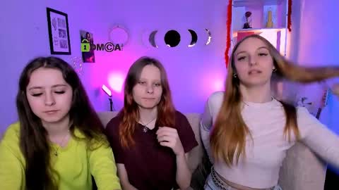 rebecca_smile_ online show from April 7, 2026, 12:27 pm