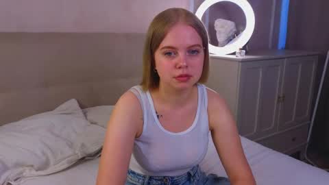 rebeccacruze online show from June 7, 2026, 7:34 am
