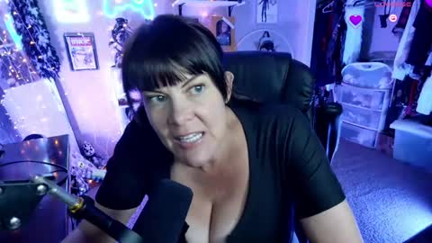 Snapshot of rebeccalovexxx chatting on May 28, 2026, 9:45 pm Rebecca Love online show from May 28, 2026, 9:45 pm
