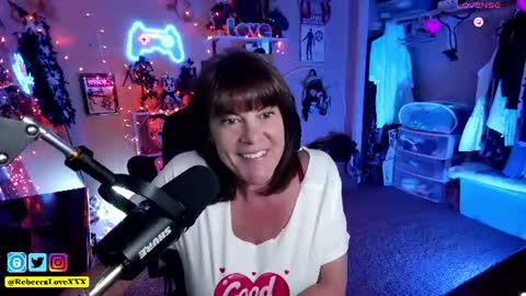 Snapshot of rebeccalovexxx chatting on August 6, 2026, 10:22 pm Rebecca Love online show from August 6, 2026, 10:22 pm