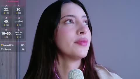 rebeccawhite_meow online show from December 3, 2025, 9:24 pm