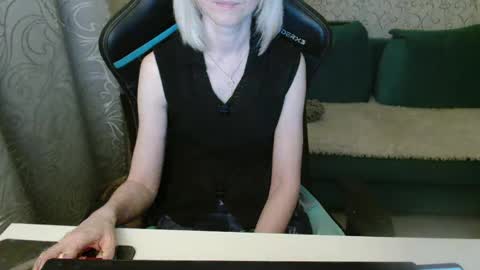 Snapshot of rebesaolset chatting on February 12, 2025, 5:05 pm RebesaOlset online show from February 12, 2025, 5:05 pm