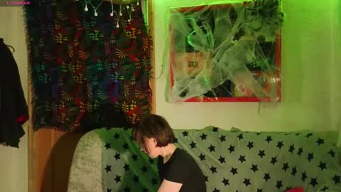 Snapshot of reborn_elf chatting on October 31, 2025, 4:30 pm Lara online show from October 31, 2025, 4:30 pm