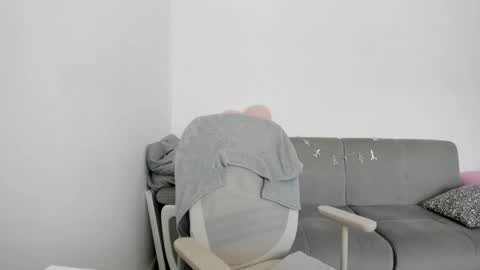 Snapshot of red19910107 chatting on February 11, 2025, 12:37 pm Lolanaturalred online show from February 11, 2025, 12:37 pm