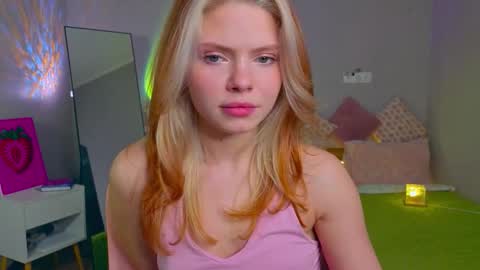 red__candy online show from November 12, 2025, 12:05 pm