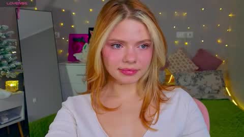 red__candy online show from December 15, 2025, 2:10 pm