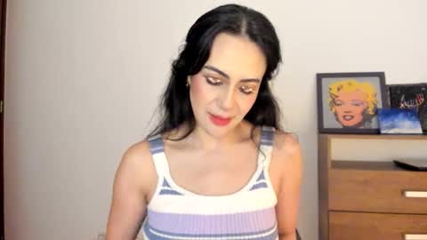 red_flower203 online show from December 17, 2025, 7:20 pm