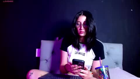 Snapshot of red_moonn chatting on December 18, 2025, 4:51 am IG OF red moonn online show from December 18, 2025, 4:51 am