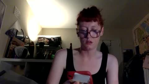 redcassie666 online show from May 27, 2026, 7:11 pm