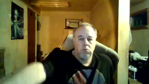 Snapshot of reddragon1195 chatting on December 25, 2024, 2:57 am reddragon1195 online show from December 25, 2024, 2:57 am