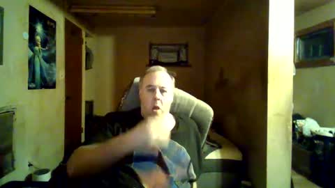 Snapshot of reddragon1195 chatting on December 26, 2024, 5:15 am reddragon1195 online show from December 26, 2024, 5:15 am