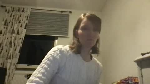 Snapshot of redfoxofficial chatting on December 16, 2025, 9:42 pm Redfox online show from December 16, 2025, 9:42 pm