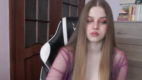 Snapshot of redhead_rabbit chatting on September 20, 2025, 2:23 am Lily online show from September 20, 2025, 2:23 am