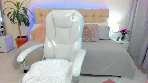 Snapshot of redhot_chilipeppers chatting on January 10, 2025, 1:42 am Lupe online show from January 10, 2025, 1:42 am