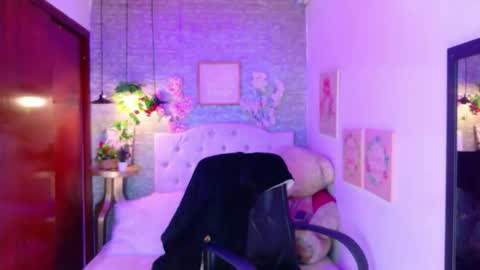 Lili Lopez online show from February 25, 2026, 7:56 pm