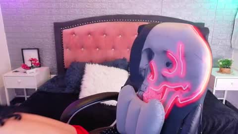 Lili Lopez online show from March 10, 2026, 8:14 pm