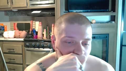 Snapshot of redinthebed chatting on December 18, 2024, 10:46 pm InkedGinger online show from December 18, 2024, 10:46 pm