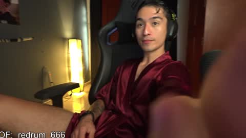 Snapshot of redrum_696 chatting on January 25, 2025, 4:35 pm Red online show from January 25, 2025, 4:35 pm