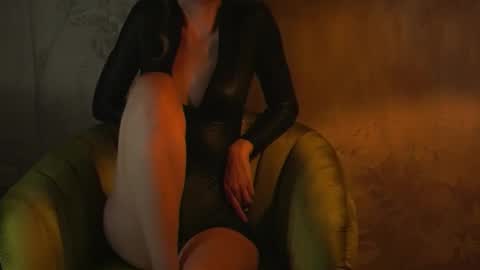 Red online show from October 12, 2025, 7:24 pm