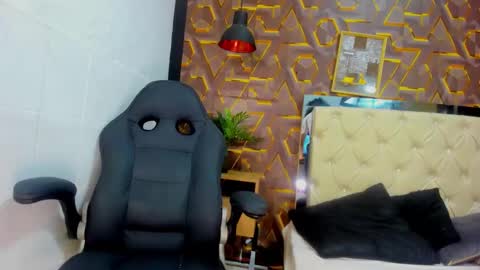 reed_kitty online show from December 2, 2025, 12:21 pm