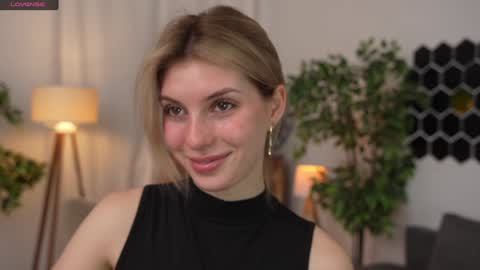 Snapshot of refined_style chatting on December 13, 2024, 7:25 am JessyinCherri yang online show from December 13, 2024, 7:25 am