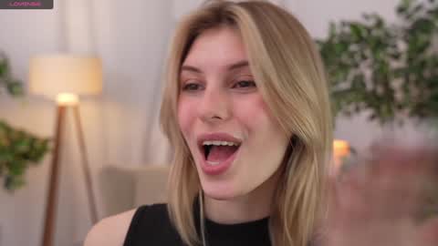 Snapshot of refined_style chatting on December 19, 2024, 7:40 am JessyinCherri yang online show from December 19, 2024, 7:40 am