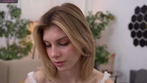 Snapshot of refined_style chatting on February 13, 2025, 7:13 am JessyinCherri yang online show from February 13, 2025, 7:13 am