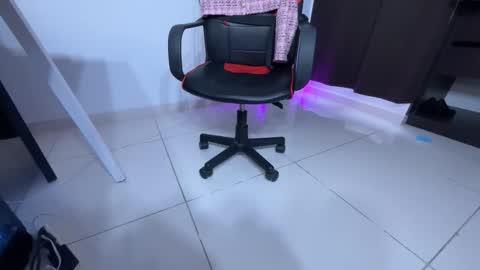 regina_mills_milk online show from January 15, 2026, 11:37 am