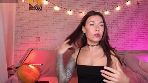 ReginaHawkinss online show from October 22, 2025, 8:25 am