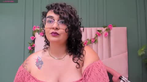 reginavegaa online show from January 28, 2025, 11:28 am