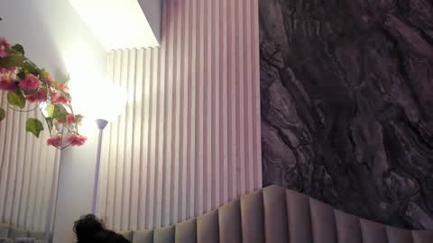 reginavegaa online show from March 6, 2025, 6:05 pm