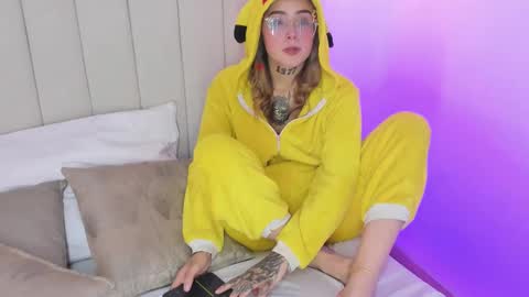 Reika  online show from September 20, 2025, 1:45 pm