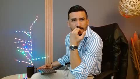   REIKO  online show from February 6, 2026, 2:42 pm