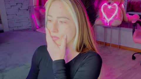 reina cummings online show from December 15, 2025, 7:34 am