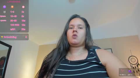 reina_loren online show from September 18, 2025, 10:56 pm