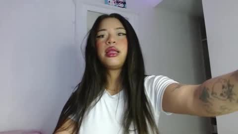 Snapshot of reina_reina chatting on September 11, 2025, 9:37 pm reina_reina online show from September 11, 2025, 9:37 pm