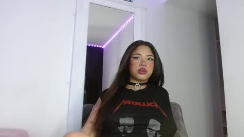 Snapshot of reina_reina chatting on September 14, 2025, 10:09 pm reina_reina online show from September 14, 2025, 10:09 pm