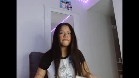 Snapshot of reina_reina chatting on September 30, 2025, 2:05 am reina_reina online show from September 30, 2025, 2:05 am