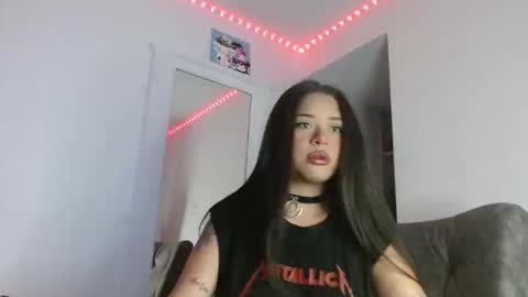 Snapshot of reina_reina chatting on October 17, 2025, 11:29 pm reina_reina online show from October 17, 2025, 11:29 pm