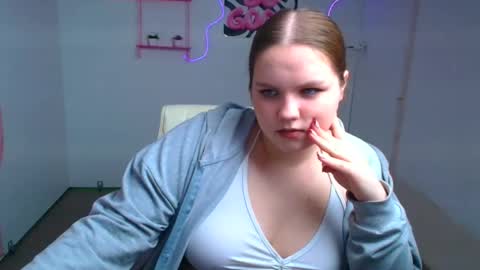 Snapshot of reinakitty_ chatting on January 15, 2026, 6:51 am Reina online show from January 15, 2026, 6:51 am