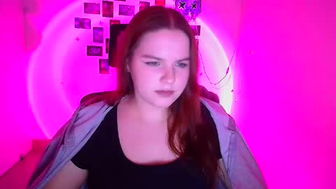 Snapshot of reinakitty_ chatting on February 6, 2026, 12:41 pm Reina online show from February 6, 2026, 12:41 pm