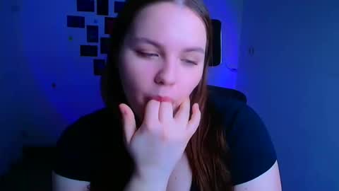 Snapshot of reinakitty_ chatting on March 1, 2026, 6:15 am Reina online show from March 1, 2026, 6:15 am