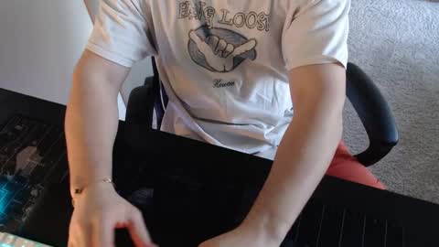 Snapshot of relaxedwuff00 chatting on January 7, 2025, 12:24 am Relaxed wuff online show from January 7, 2025, 12:24 am