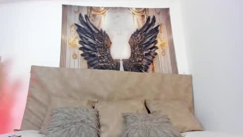 Laura online show from March 9, 2025, 7:05 pm